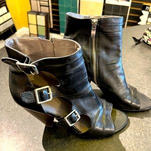 COPY - Vince Camuto sz 8.5 buckle ankle booties